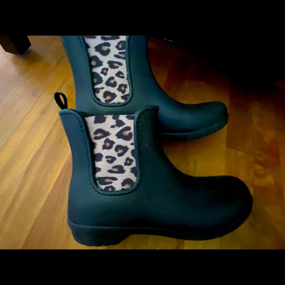 Crocs Chelsea Rainboot Size 8 - Picture 1 of 4